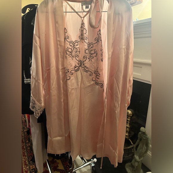 In bloom chemise and robe - Picture 3 of 5